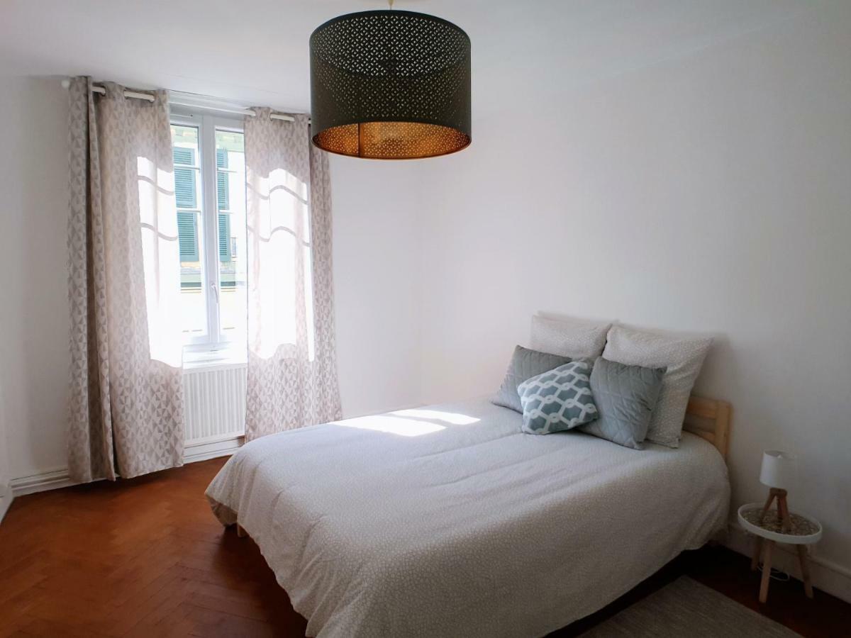Au 36, Les Apparts Hotel Жуаньи Экстерьер фото